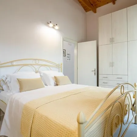 Mani Stone Built A Breath Away To The Sea Apartment