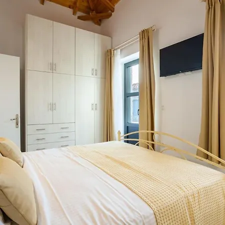 Mani Stone Built A Breath Away To The Sea * Stoúpa