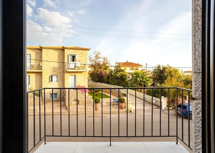 Mani Stone Built A Breath Away To The Sea شقة